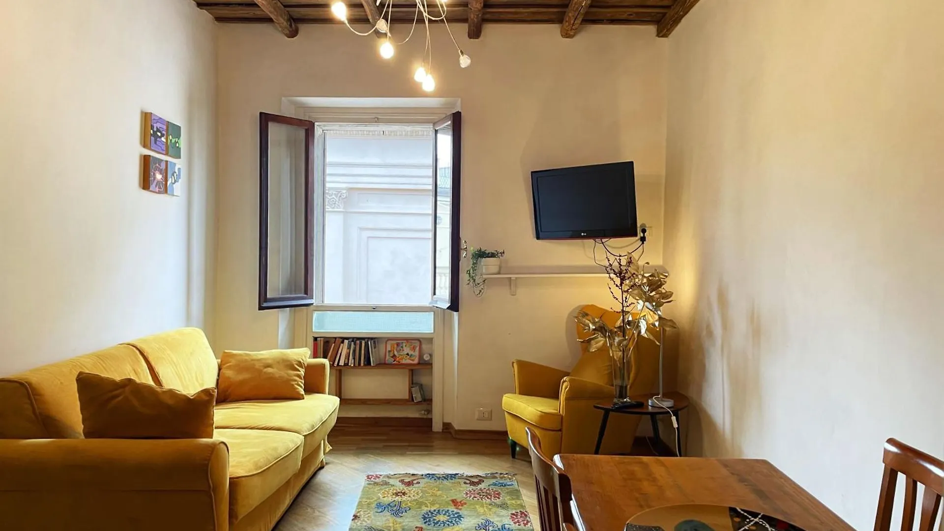 Historical Central Rome Flat